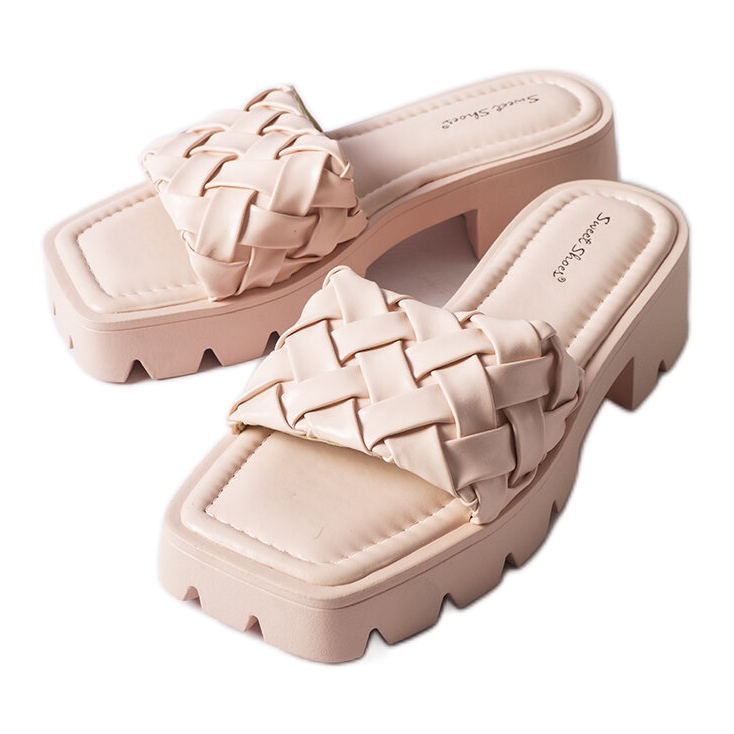 Chanclas rosas con suela de tractor Lora rosado