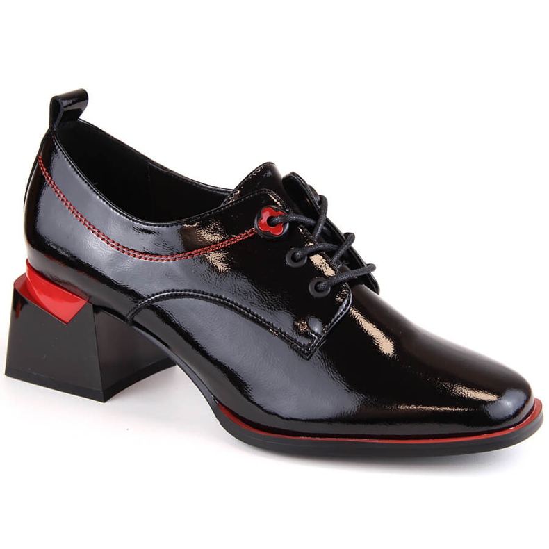 Zapatos de mujer de charol negro sobre bloque de Filippo