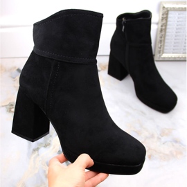 M. DASZYŃSKI Botines aislantes de ante negro con tacón alto y plataforma, M.Daszyński MR2288-4