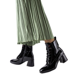 Botines de charol negros de Vinceza Botines de charol negros de Vinceza