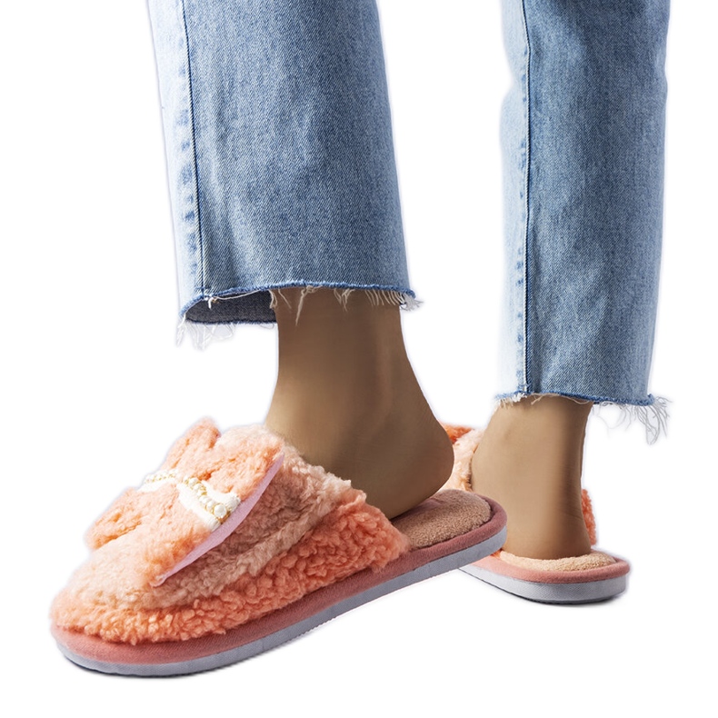 Zapatillas naranjas con lazo. Zapatillas naranjas con lazo.