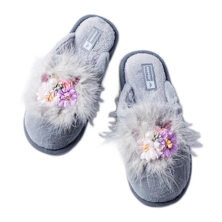 Pantuflas calentitas grises con flores de Moly