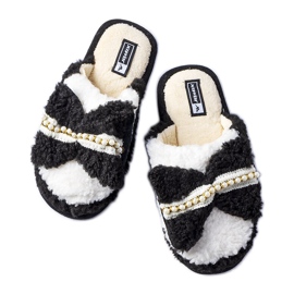 Zapatillas blancas y negras con lazo. negro Zapatillas blancas y negras con lazo. negro