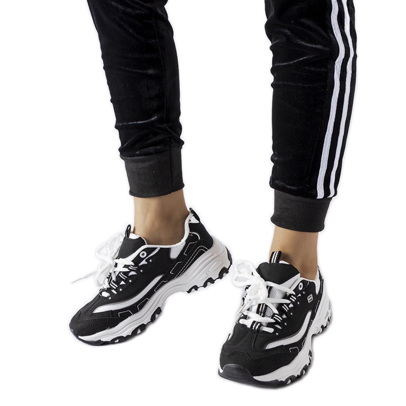 Zapatillas deportivas Kouri en blanco y negro.
