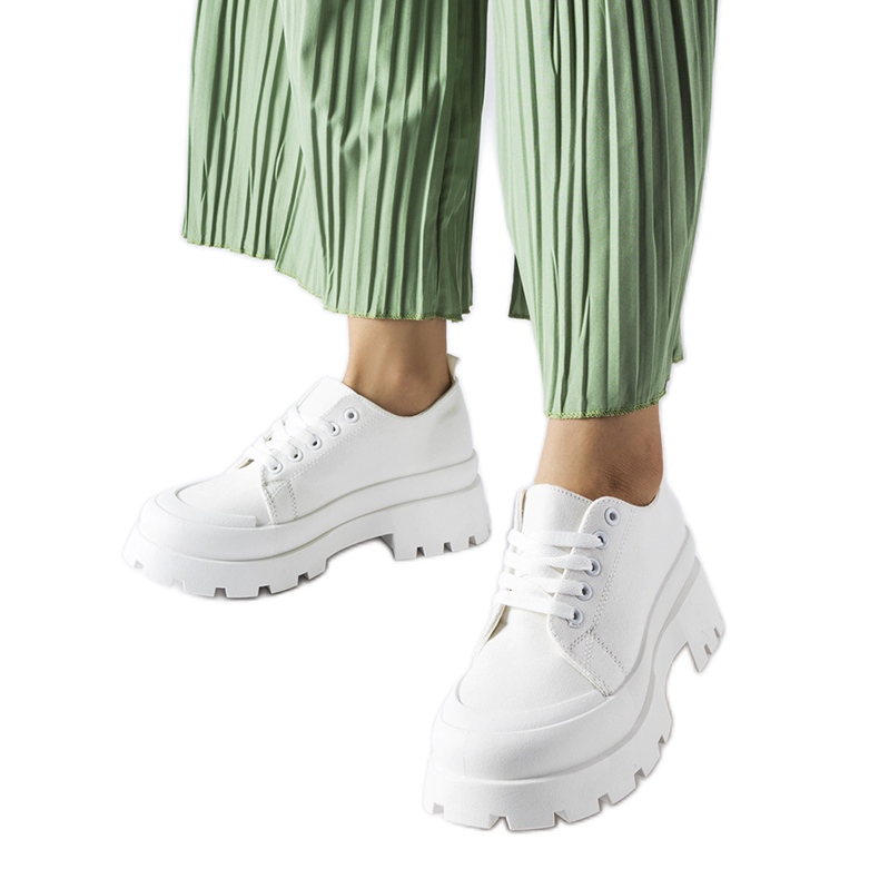 Zapatos blancos con suela Pointe maciza.