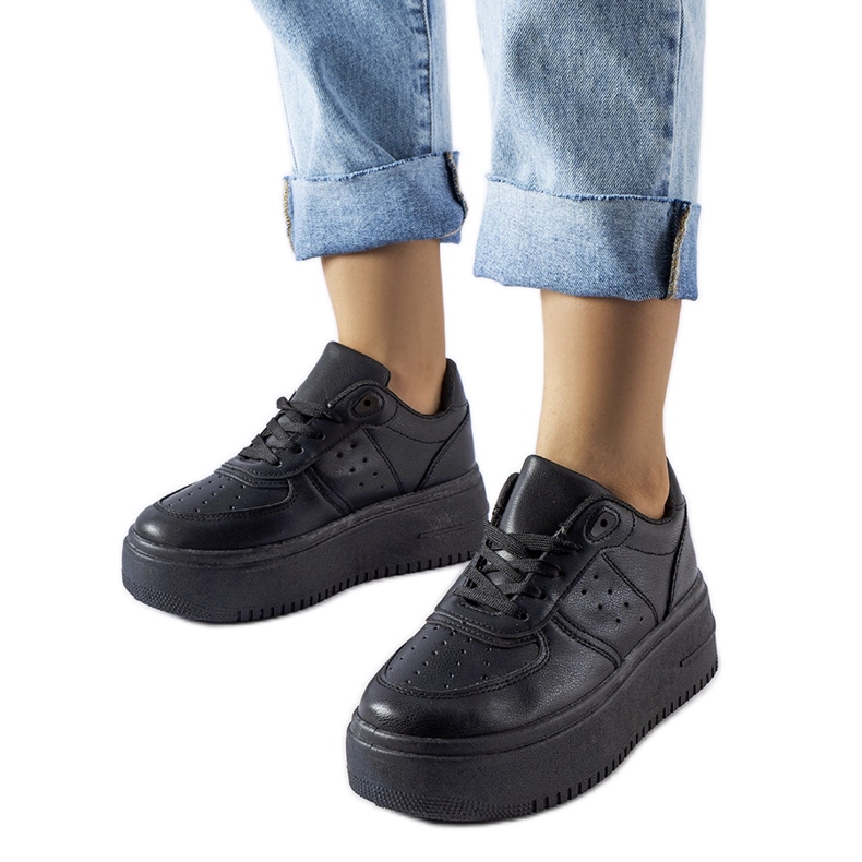 Zapatillas negras con plataforma Kassab. negro