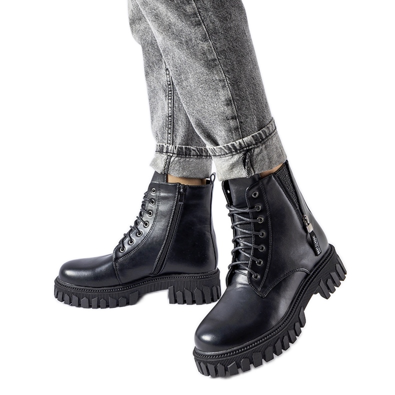 Botines negros con cordones y pedrería Latsch