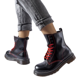 Inna Botas negras decoradas con hilo Rocco rojo. negro