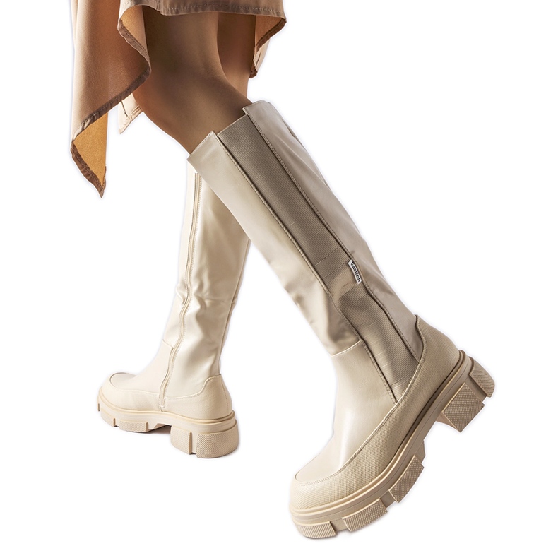 Botas planas por encima de la rodilla beige de Rafah