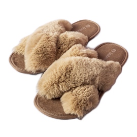 Pantuflas beige decoradas con pelo de Morano