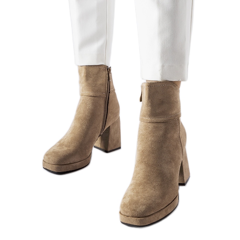 Botines grises con un enorme tacón Itaf beige