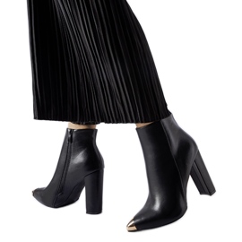 Botas negras con puntera metálica Sacra negro