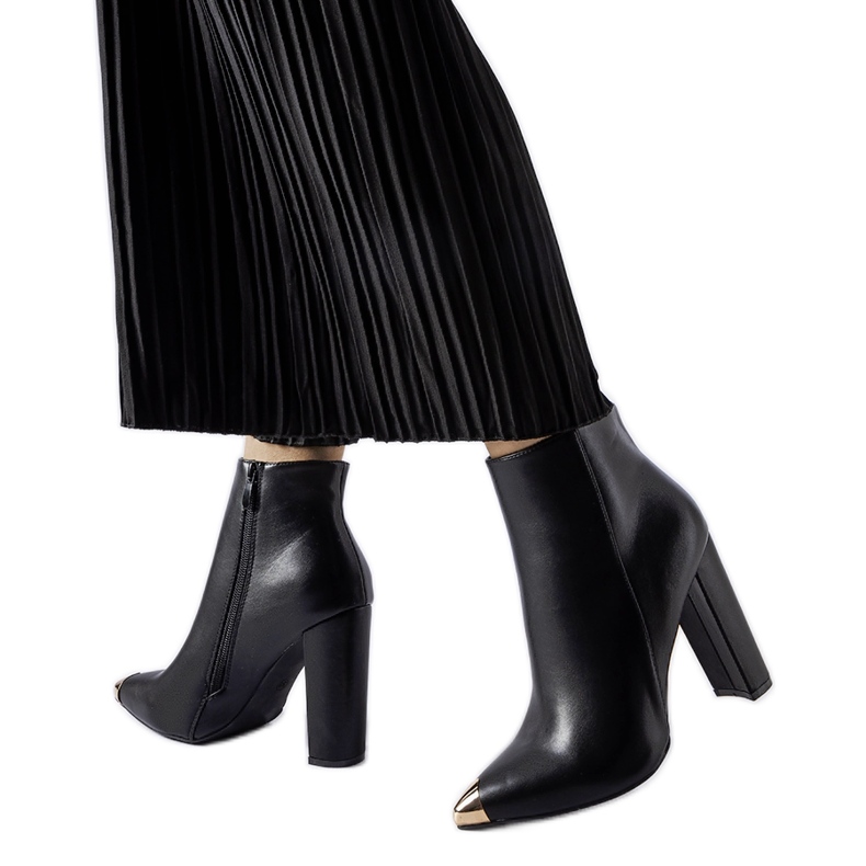 Botas negras con puntera metálica Sacra negro