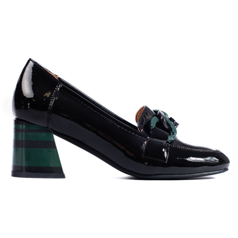 Elegantes zapatos de mujer de charol negro de Shelovet.