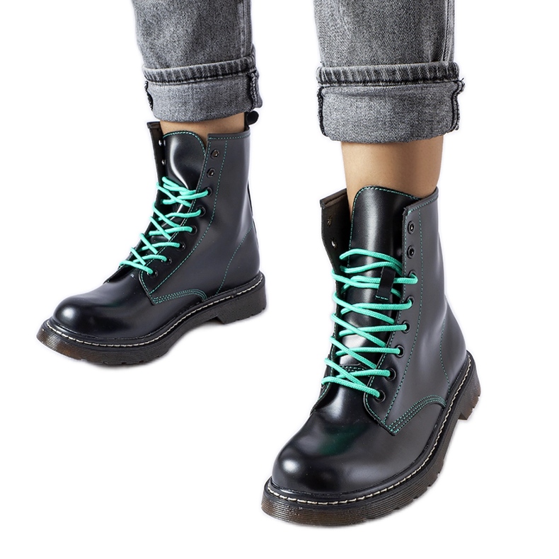 Inna Botas negras con hilo decorativo Rocco verde. negro