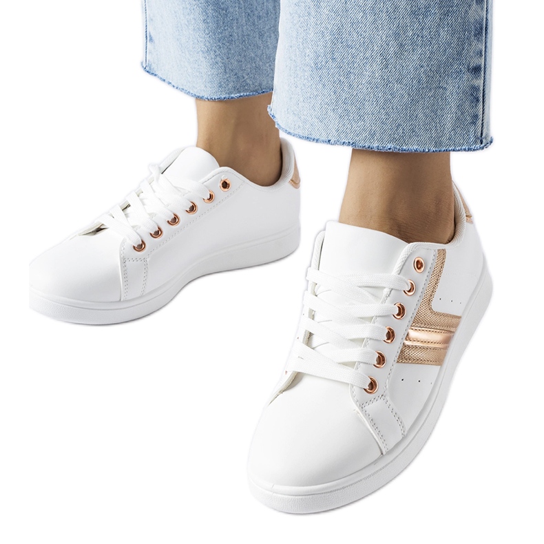 Zapatillas blancas con detalle Rizzo en oro rosa. blanco