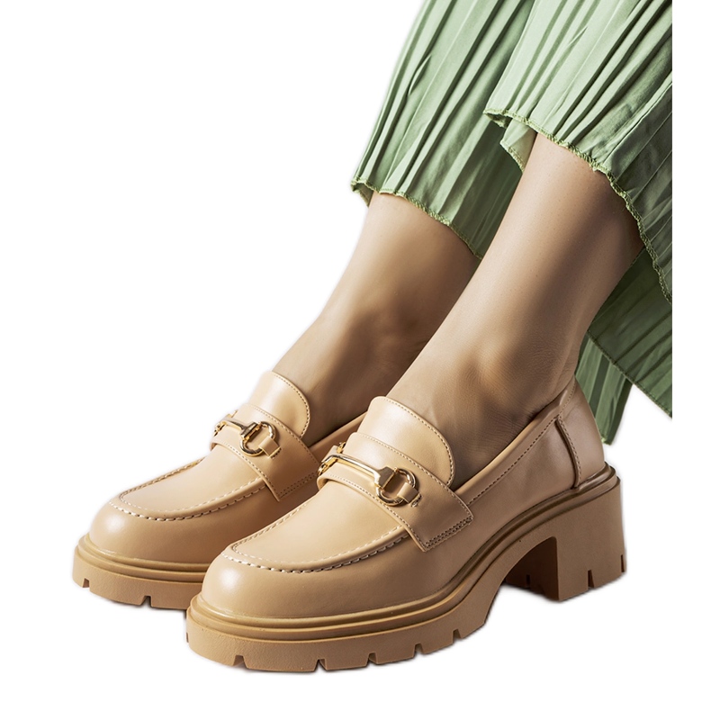 Zapatos de tacón beige de Fabrizio Zapatos de tacón beige de Fabrizio