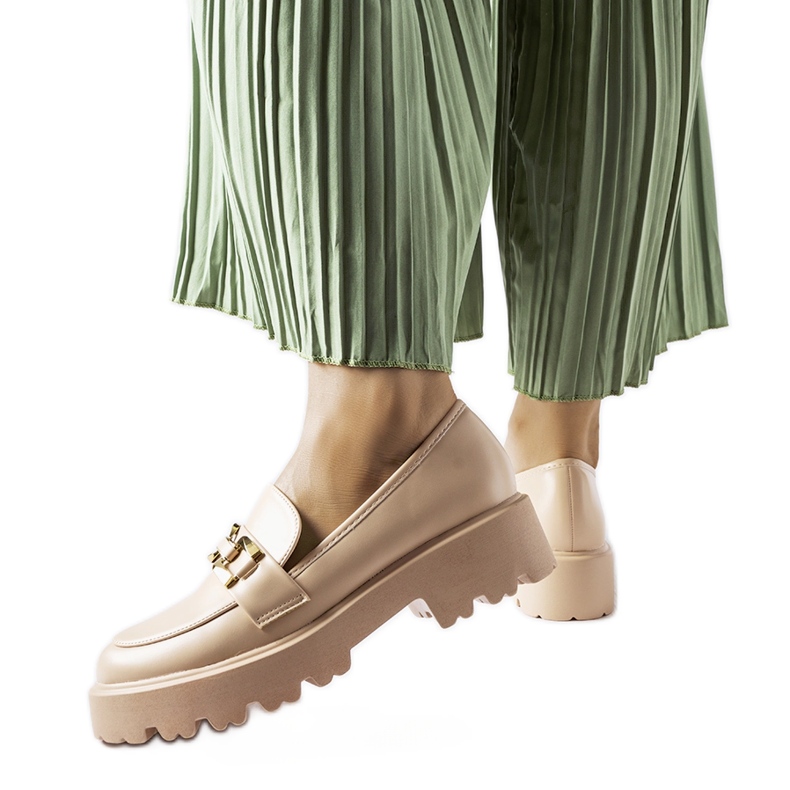 Inna Mocasines de mujer beige decorados con hebilla Piazzo Inna Mocasines de mujer beige decorados con hebilla Piazzo