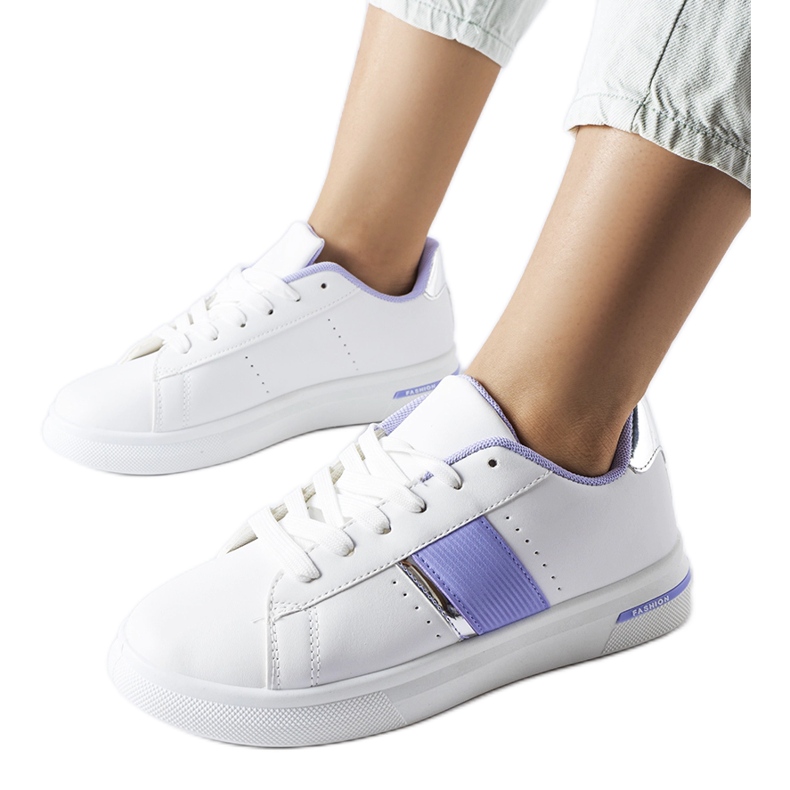 Deportivas blancas con detalle Marei morado. blanco