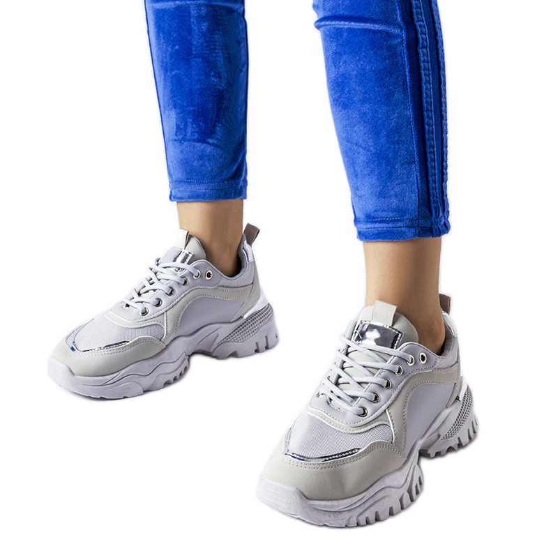 Inna Zapatillas grises con detalles plateados de Lodgeville.