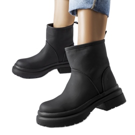 Botines Clotilde aislados de goma negros