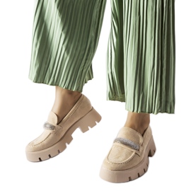 Mocasines beige con suela maciza de Macario.