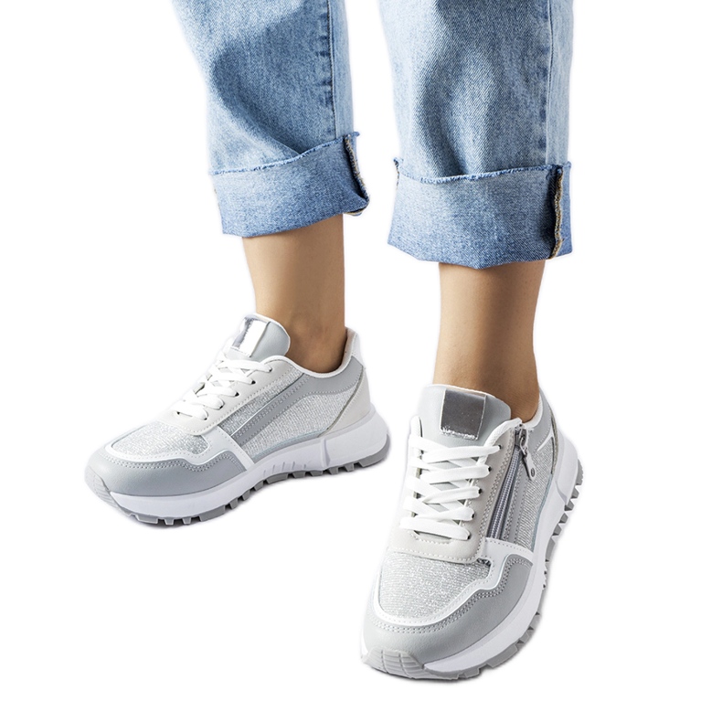 Zapatillas de mujer grises y plateadas de Camuzzoni