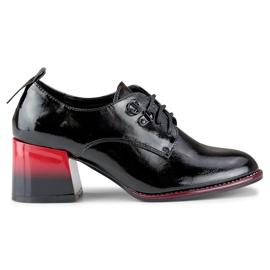 Zapatos de mujer elegantes con cordones y tacón rojo. negro Zapatos de mujer elegantes con cordones y tacón rojo. negro