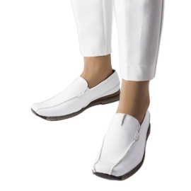 Mocasines blancos con puntera alargada de Montague