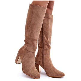 Botas de tacón alto de ante en beige oscuro de Kilrenita