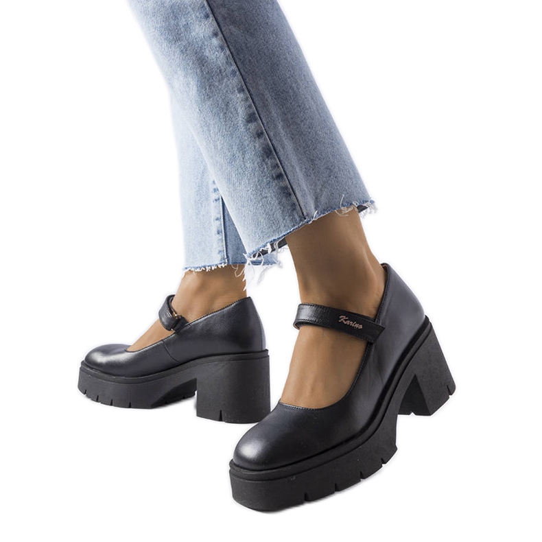 Salón Karino de piel negra con tacón negro Salón Karino de piel negra con tacón negro