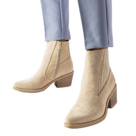 Botines beige de ante ecológico con tacón bajo Sovere