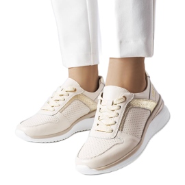 Zapatos beige piel calada Trás Zapatos beige piel calada Trás