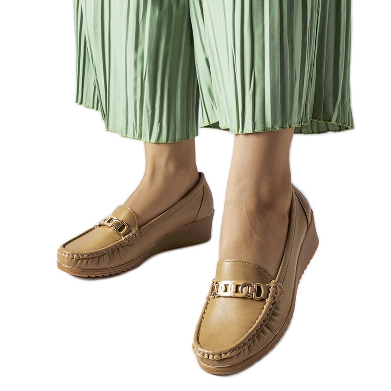 Mocasines con hebilla de cuña marrones de Lerino beige