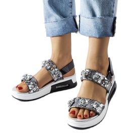 Inna Sandalias de cuña plateadas con flores de Stamford plata