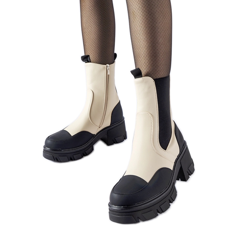 Botines sin cordones masivos en beige y negro de Mafalda