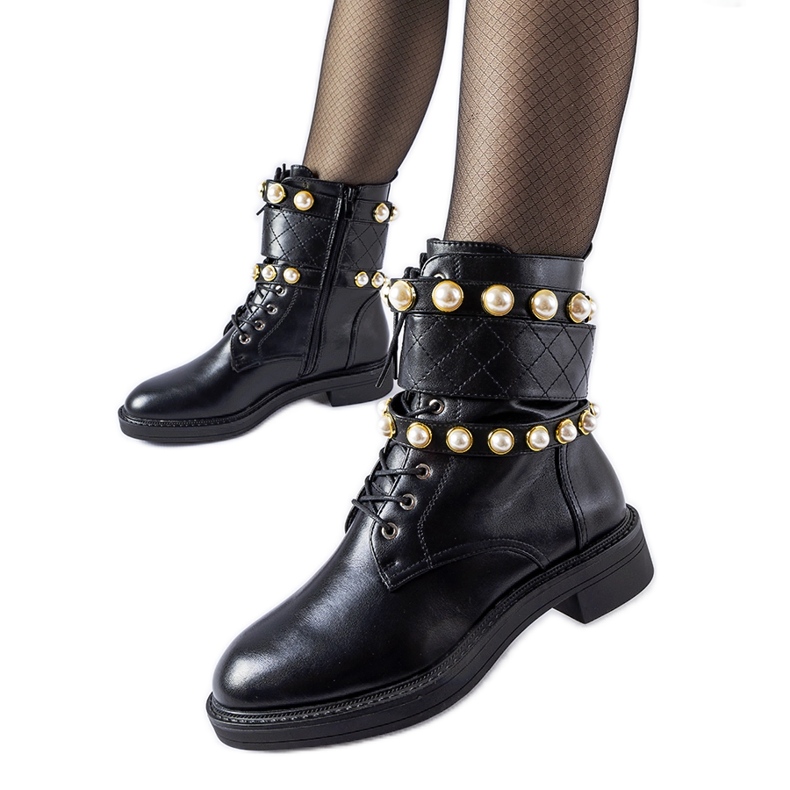 Botines aislantes negros con perlas normandas Botines aislantes negros con perlas normandas