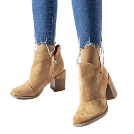 Botines beige con recortes Artemisia