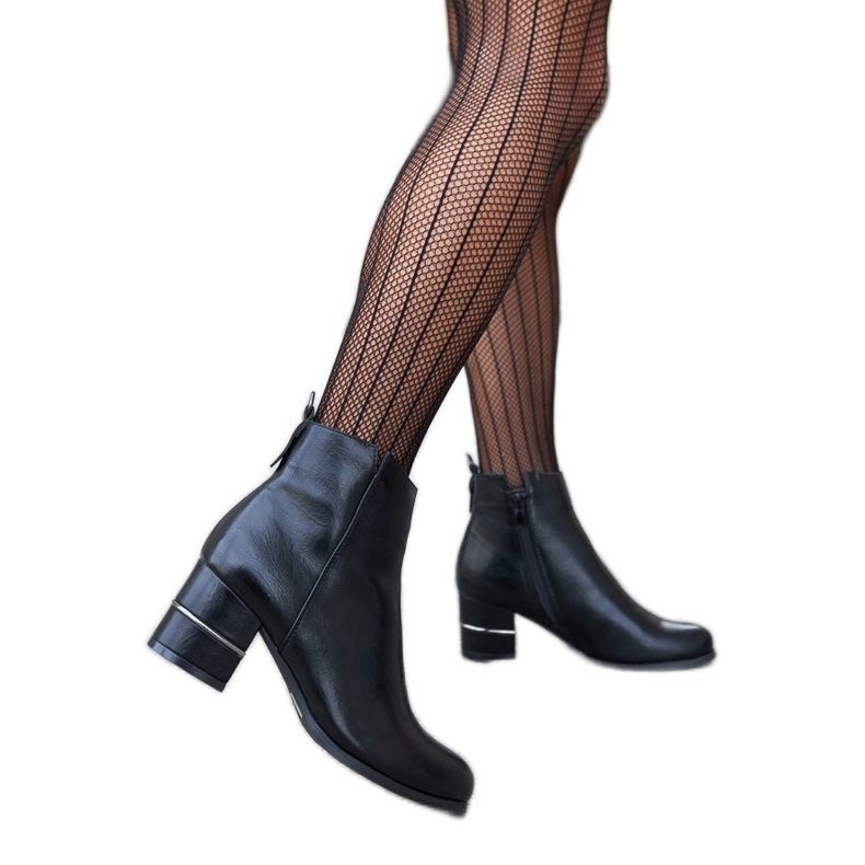 Botines negros con tacón decorativo Batista Botines negros con tacón decorativo Batista