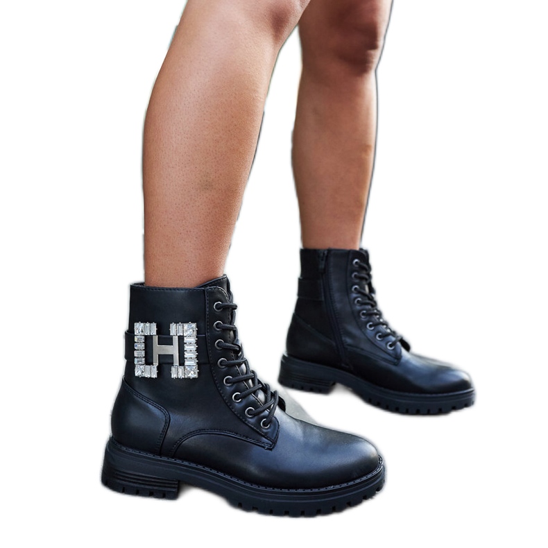 Inna Zapatos obreros negros con circonitas decorativas de Guevara.