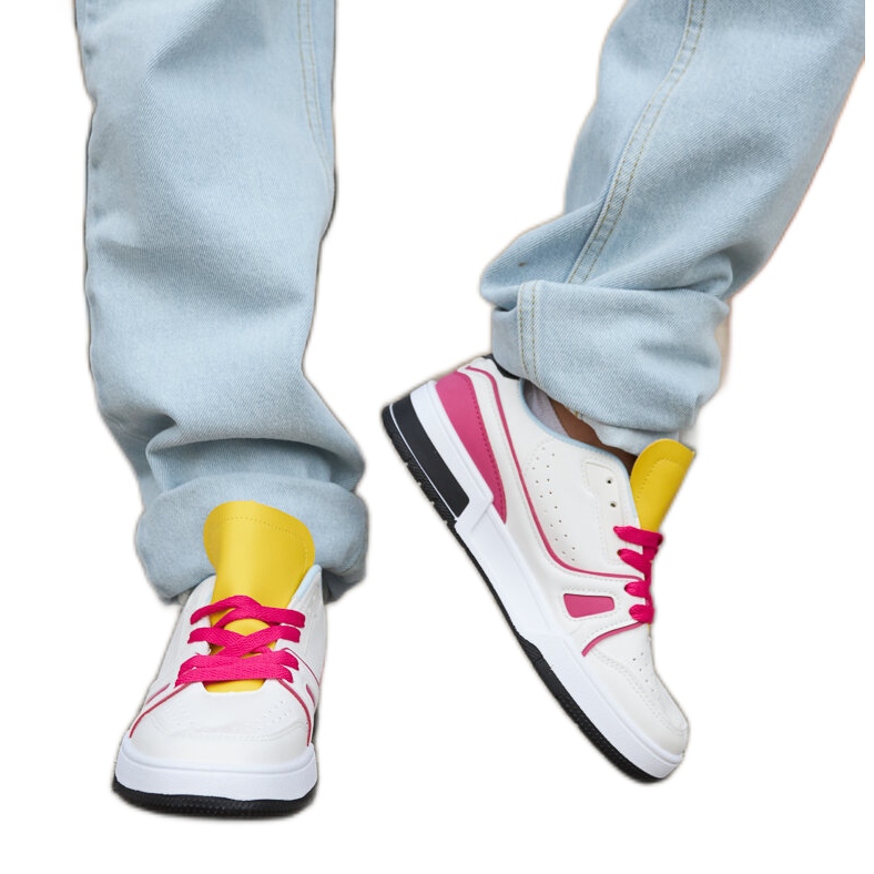 Zapatillas Archie blancas y rosas con lengüeta amarilla. blanco