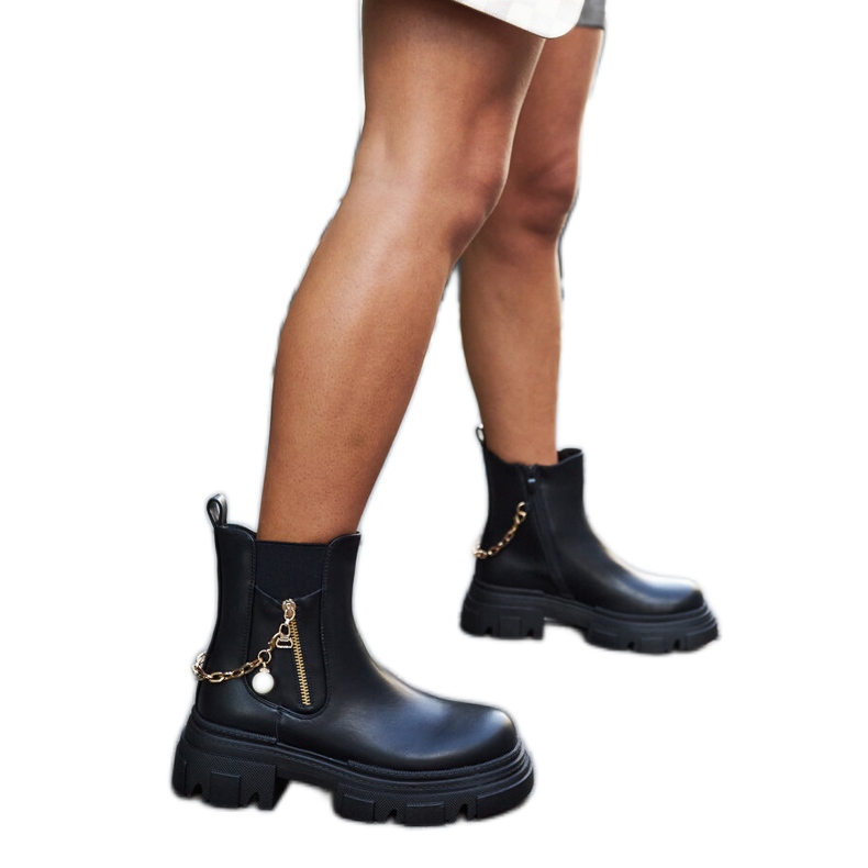Botines negros con cadena decorativa Archard Botines negros con cadena decorativa Archard