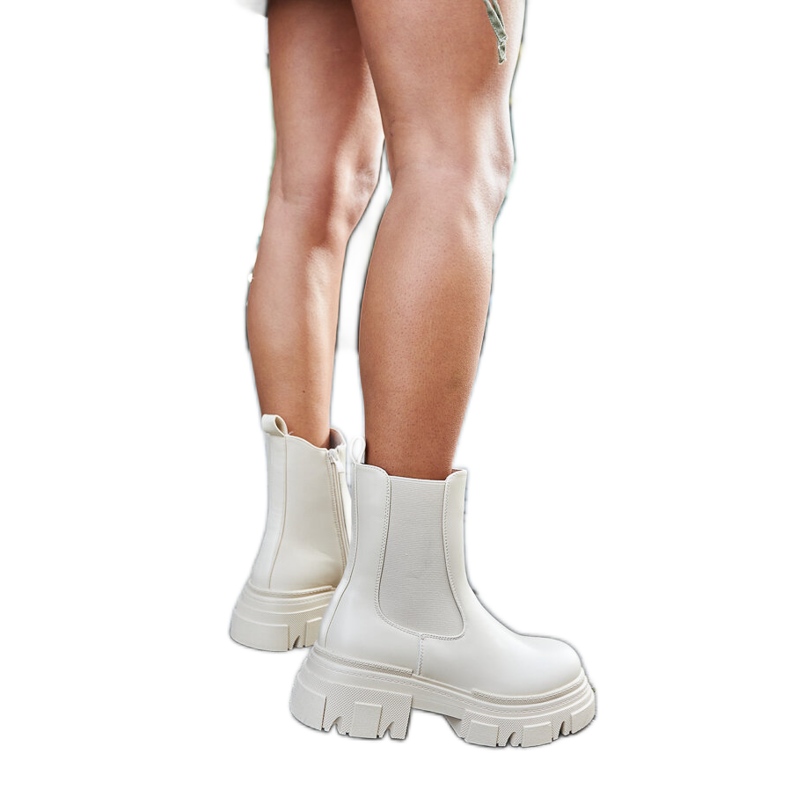 Botines color crema con aplicación de goma D'Isola beige