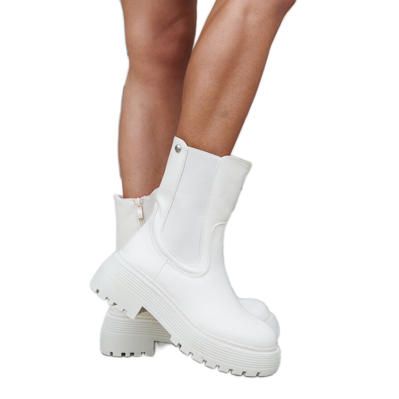 Botines color crema con aislamiento en la plataforma Rinaldo beige Botines color crema con aislamiento en la plataforma Rinaldo beige