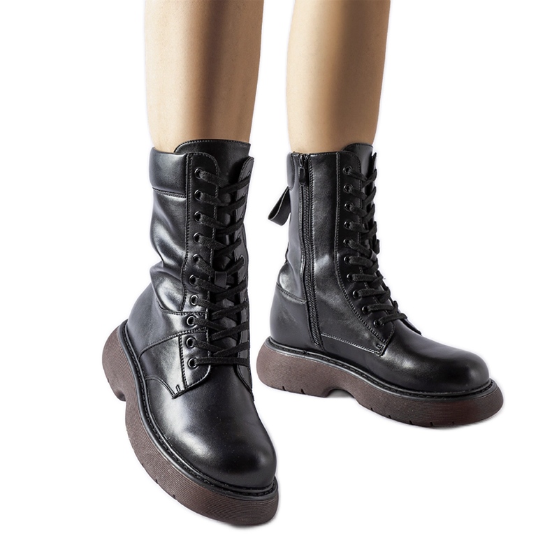 Botas aislantes negras con suela marrón Beata negro