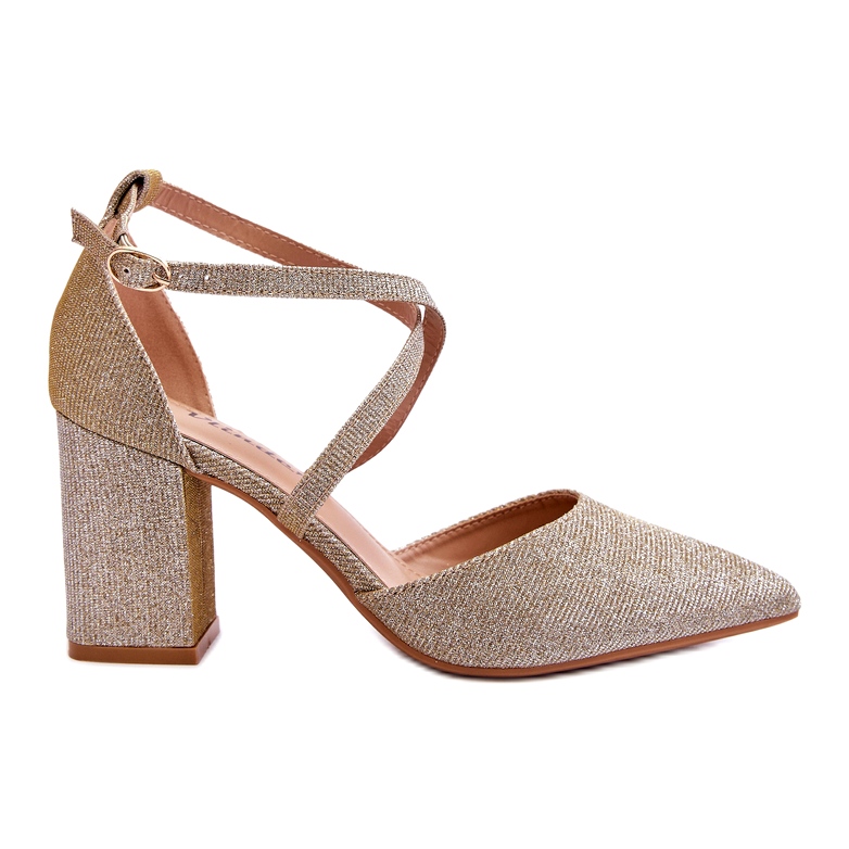 Zapatos de tacón alto dorados brillantes de moda