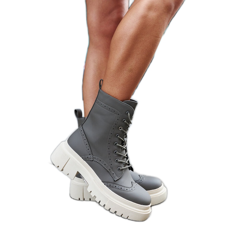 Botas verdes decoradas con costuras Nicla. Botas verdes decoradas con costuras Nicla.