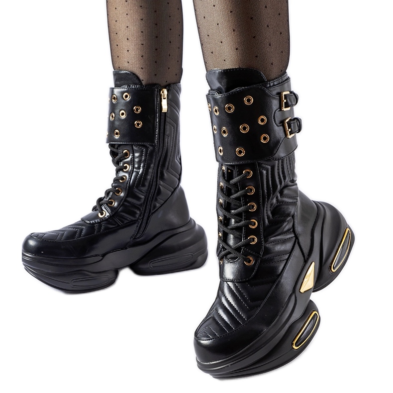 Botines negros decorados con pespuntes veroneses Botines negros decorados con pespuntes veroneses