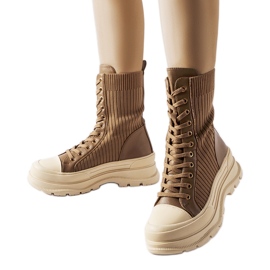 Calcetines marrones con suela gruesa de Vitto. marrón