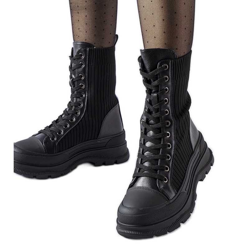 Calcetines negros con suela gruesa de Vitto. Calcetines negros con suela gruesa de Vitto.